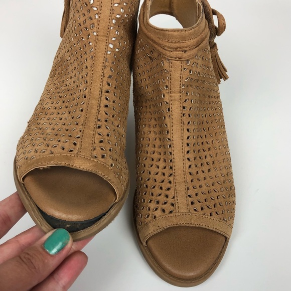 SOLD✳️Girls Brown Laser Cut Open Toe Booties Sz 3 - Picture 6 of 8